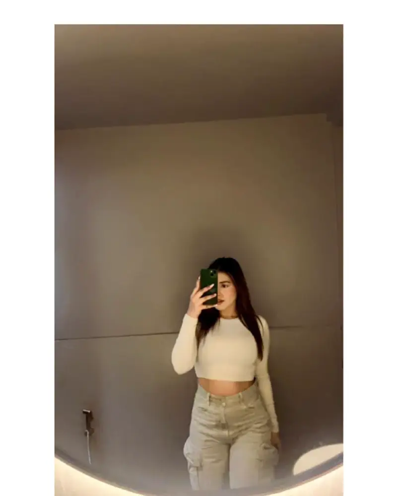 Jiya, verified Chembur escort and companion for business events in Mumbai