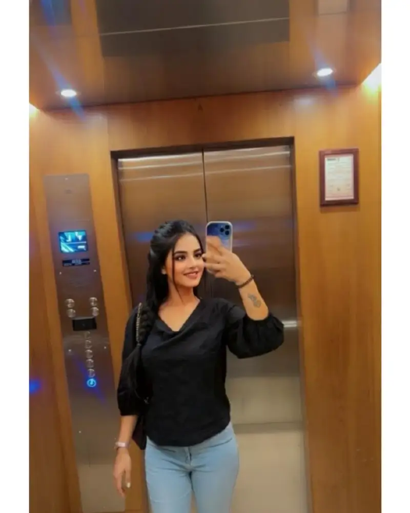 Siya, verified Bandra East escort and companion for dinner date in Mumbai